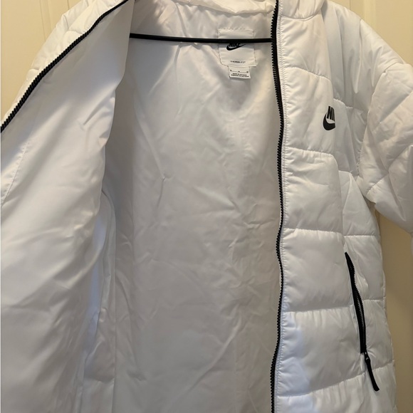 Nike Puffer Coat - Women’s Size Medium - Picture 3 of 12